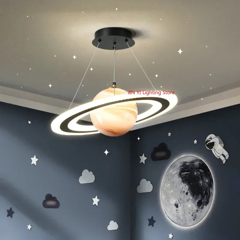 Planet LED Pendelleuchte – Moderne Kinderzimmer-Lampe im Weltraum-Design
